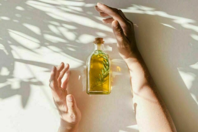 sanfte Massage mit naturreinen Körper- und Aromaölen